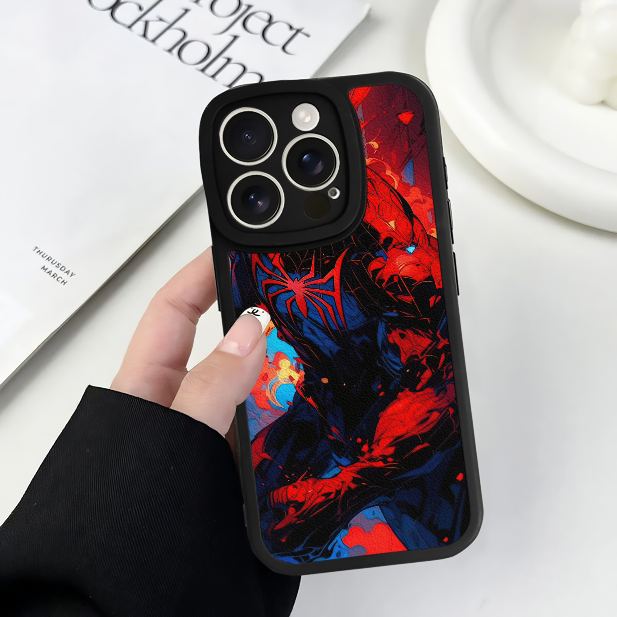（画像用） Spider Man スパイダーマン 【iPhone 16シリーズ対応】シリコンスマホケース（レザー調） 材質：シリコン